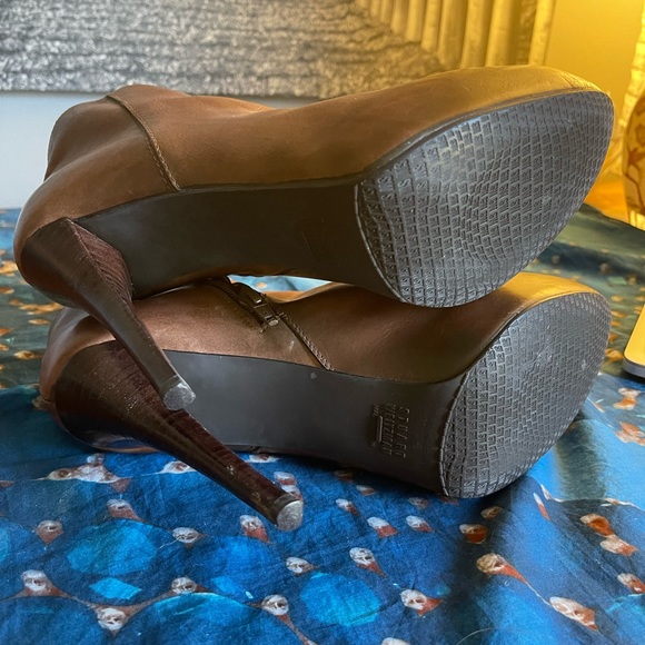 Stuart Weitzman brown leather booties - Picture 9 of 9